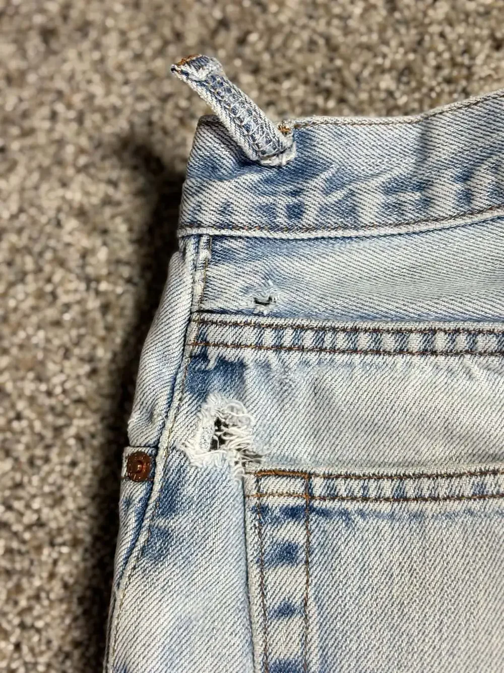 Levis 505 Regular Fit Light Wash Distressed Denim Jeans Size 32x32